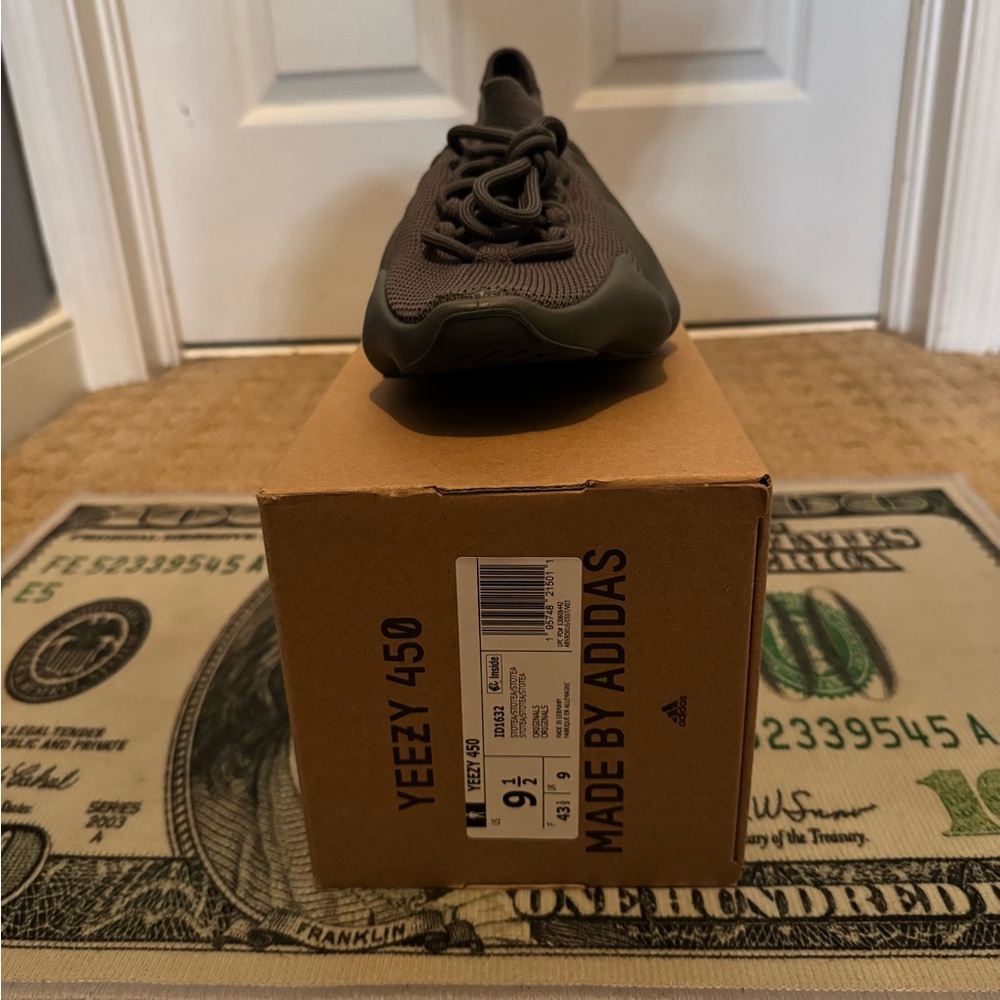 Yeezy 450’s men’s size 9.5